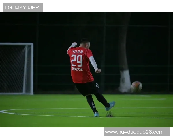 全面解析足球球星提升耐力的科学训练方法与高效体能强化策略